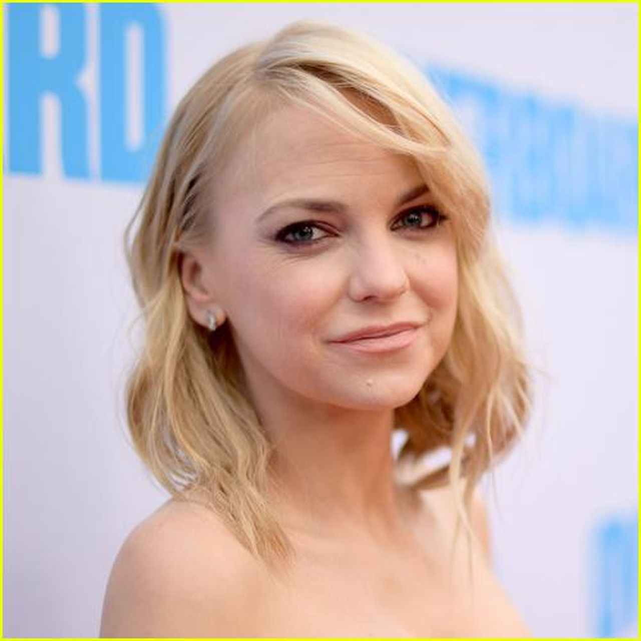 source:justjared - Adam Brody e Leighton Meester: casa in fiamme - Adam Brody e Leighton Meester