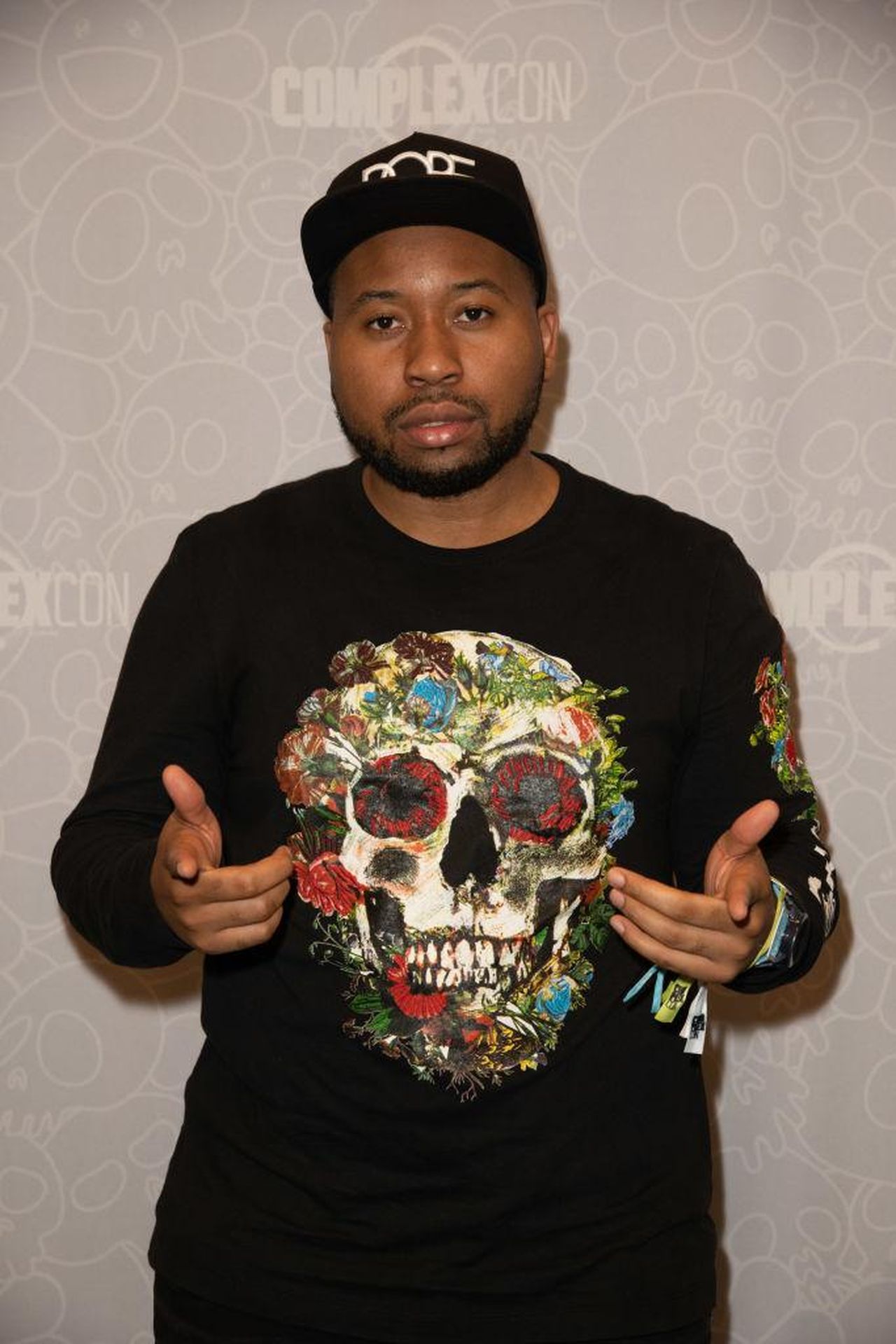 Aggiornamenti_su_DJ_Akademiks_e_le_Accuse_di_Grooming_XhV8cxvxjb - Confidenze24 Aggiornamenti su DJ Akademiks e le Accuse di Grooming - DJ Akademiks 2018 ComplexCon - Giorno 1