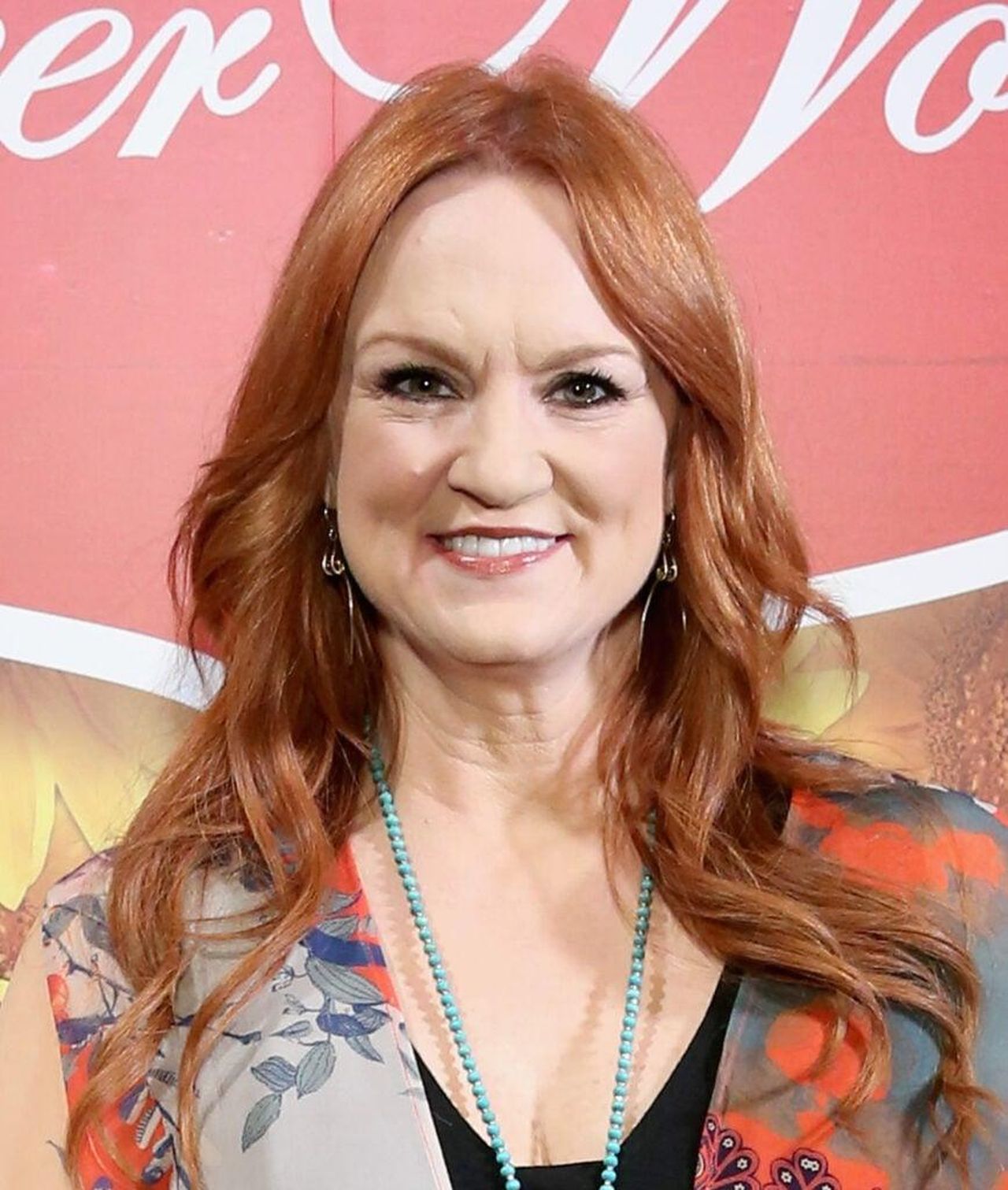 Aggiornamento_sul_Divorzio_della_Pioneer_Woman_Notizie_Shock_per_i_Fan_b5Q68EgCXY - Confidenze24 source:thehollywoodgossip - Aggiornamento sul Divorzio della Pioneer Woman: Notizie Shock per i Fan - Ree Drummond sorride per la telecamera