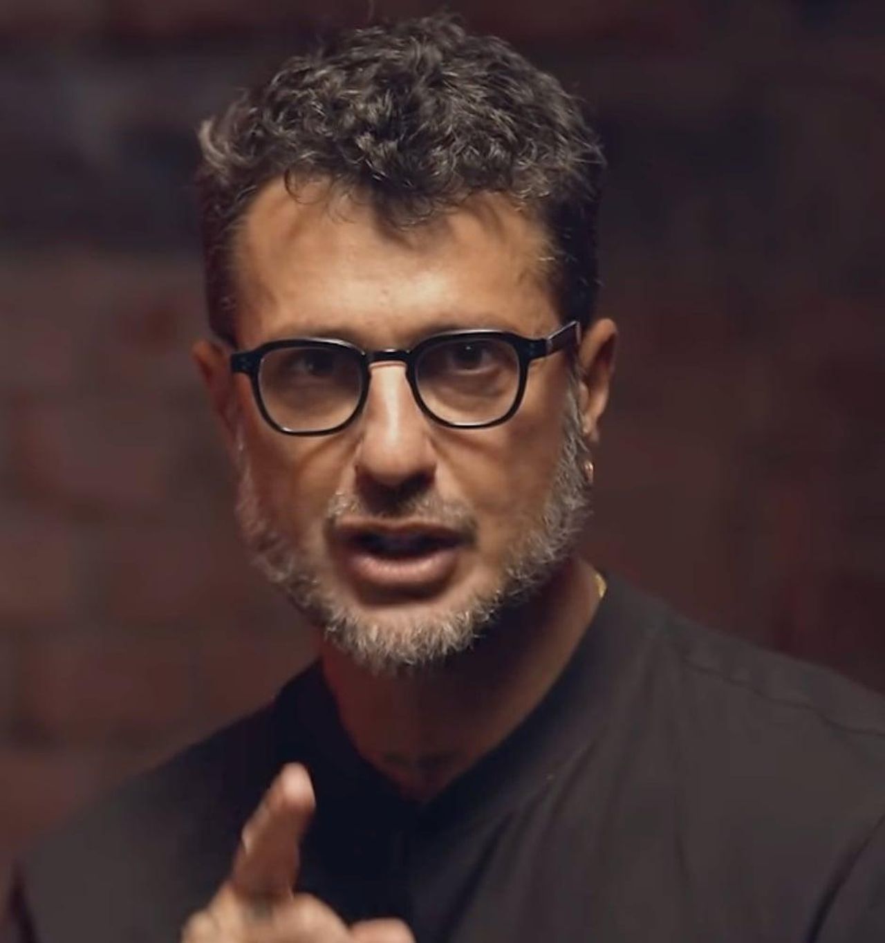 Alessandro_Basciano_e_il_presunto_flirt_di_Sophie_Codegoni_con_un_personaggio_molto_famoso_PQCdZVdaSa - Confidenze24 source:tvzap - Alessandro Basciano e il presunto flirt di Sophie Codegoni con un personaggio molto famoso - Fabrizio Corona