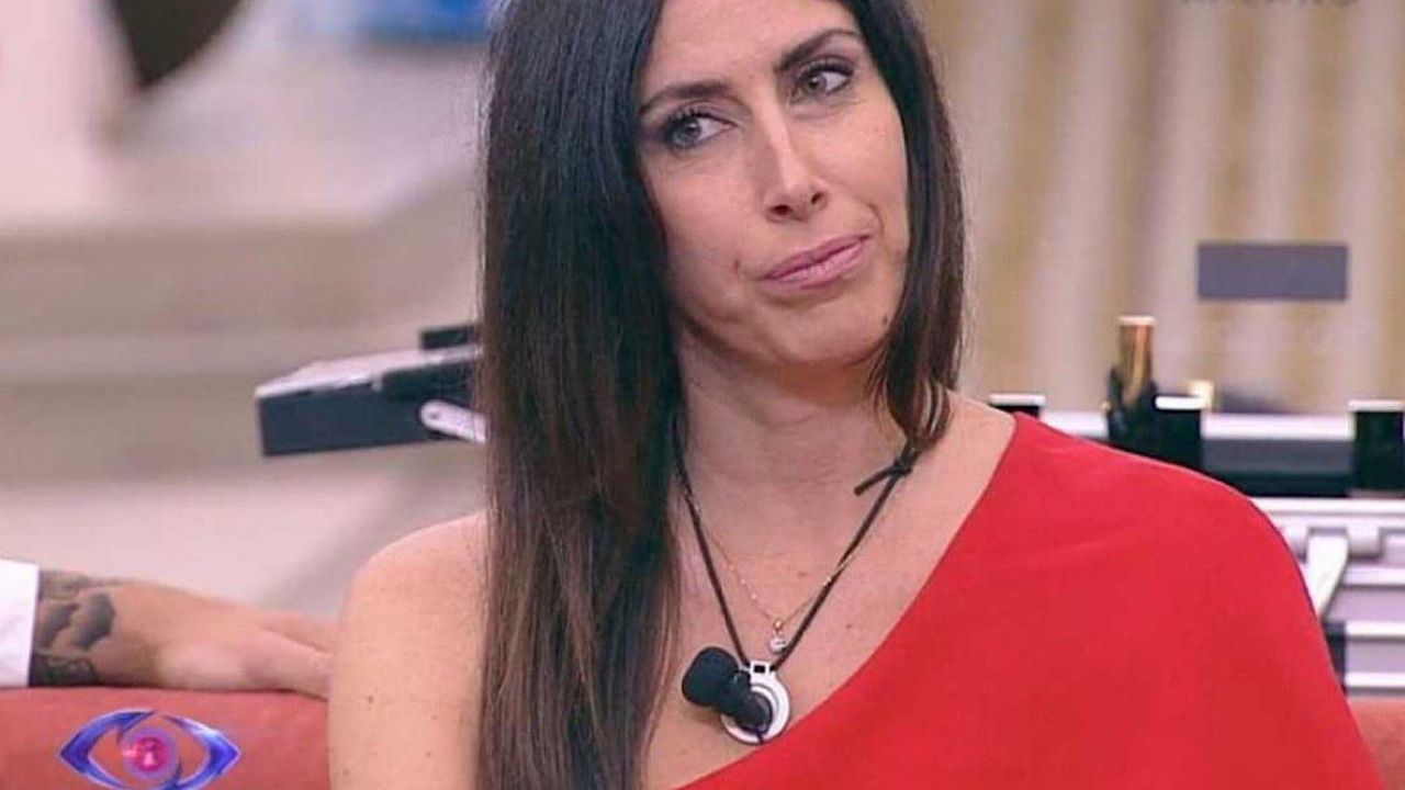 Amanda_Lecciso_contro_lex_velina_di_Striscia_k1RI8xy9x6 - Confidenze24 source:lanostratv - Amanda Lecciso contro l’ex velina di Striscia - Foto Amanda Lecciso GF diretta