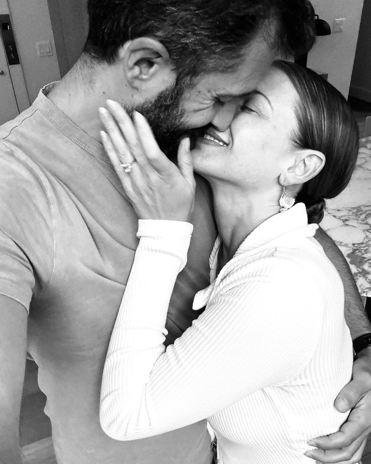 Annuncio_del_fidanzamento_RcIi5LJP7t - Confidenze24 source:usmagazine - Annuncio del fidanzamento - Lo Bosworth fidanzata