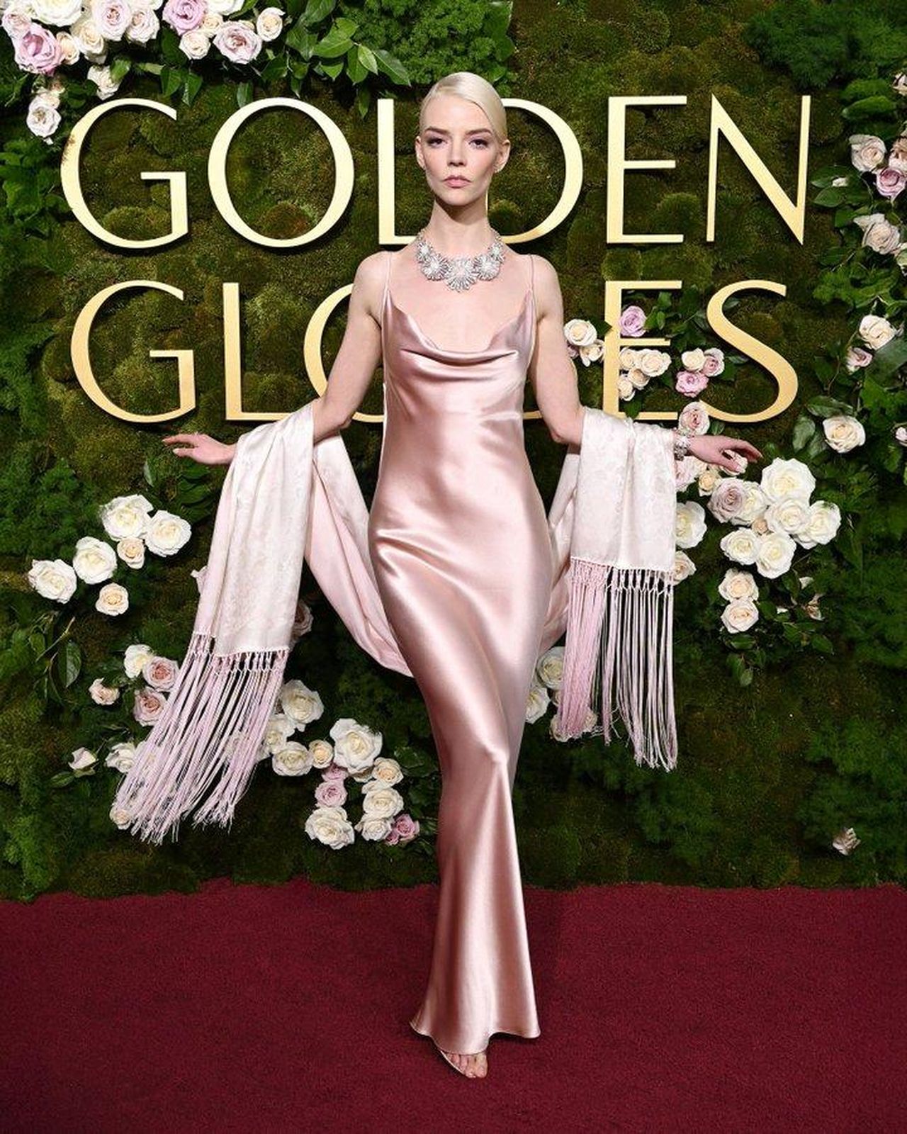 Anya_TaylorJoy_in_Vintage_Dior_V1sGZNnVzc - Confidenze24 source:celebmix - Anya Taylor-Joy in Vintage Dior - Anya Taylor-Joy in un abito vintage Dior