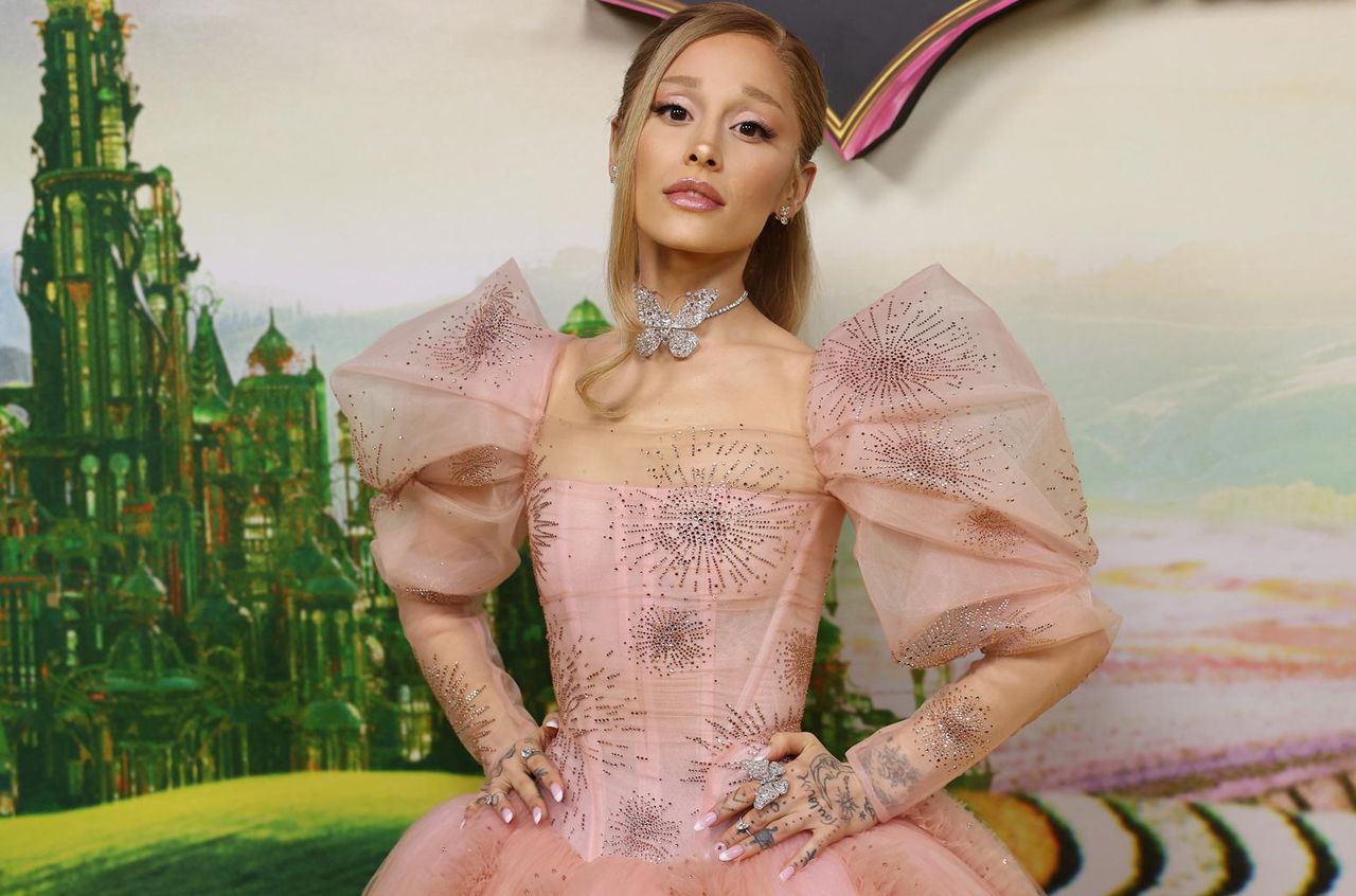 Ariana_Grande_e_il_suo_nuovo_brano_in_Wicked_2_g6GowdMKoa - Confidenze24 source:billboard - Ariana Grande e il suo nuovo brano in Wicked 2 - Ariana Grande alla premiere australiana di Wicked