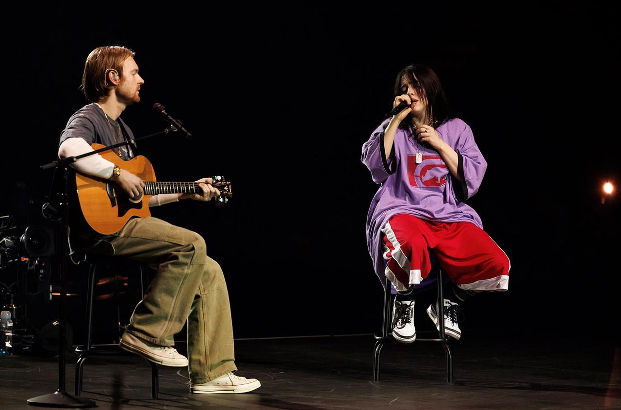 Artisti_in_LineUp_per_il_FireAid_SmaaOQ3QTD - Confidenze24 source:billboard - Artisti in Line-Up per il FireAid - FINNEAS e Billie Eilish al tour 'Hit Me Hard and Soft' al Kia Forum.
