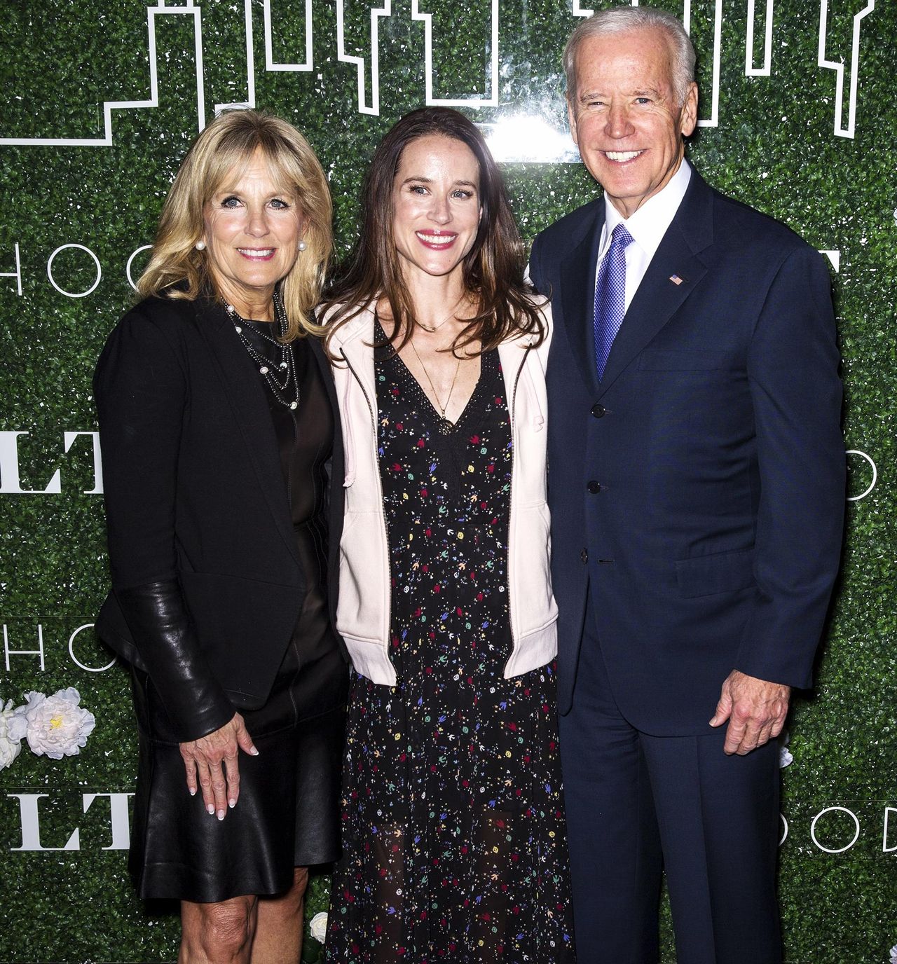 Ashley_Biden_OGIYZTSsSX - Confidenze24 source:usmagazine - Ashley Biden - Ashley Biden