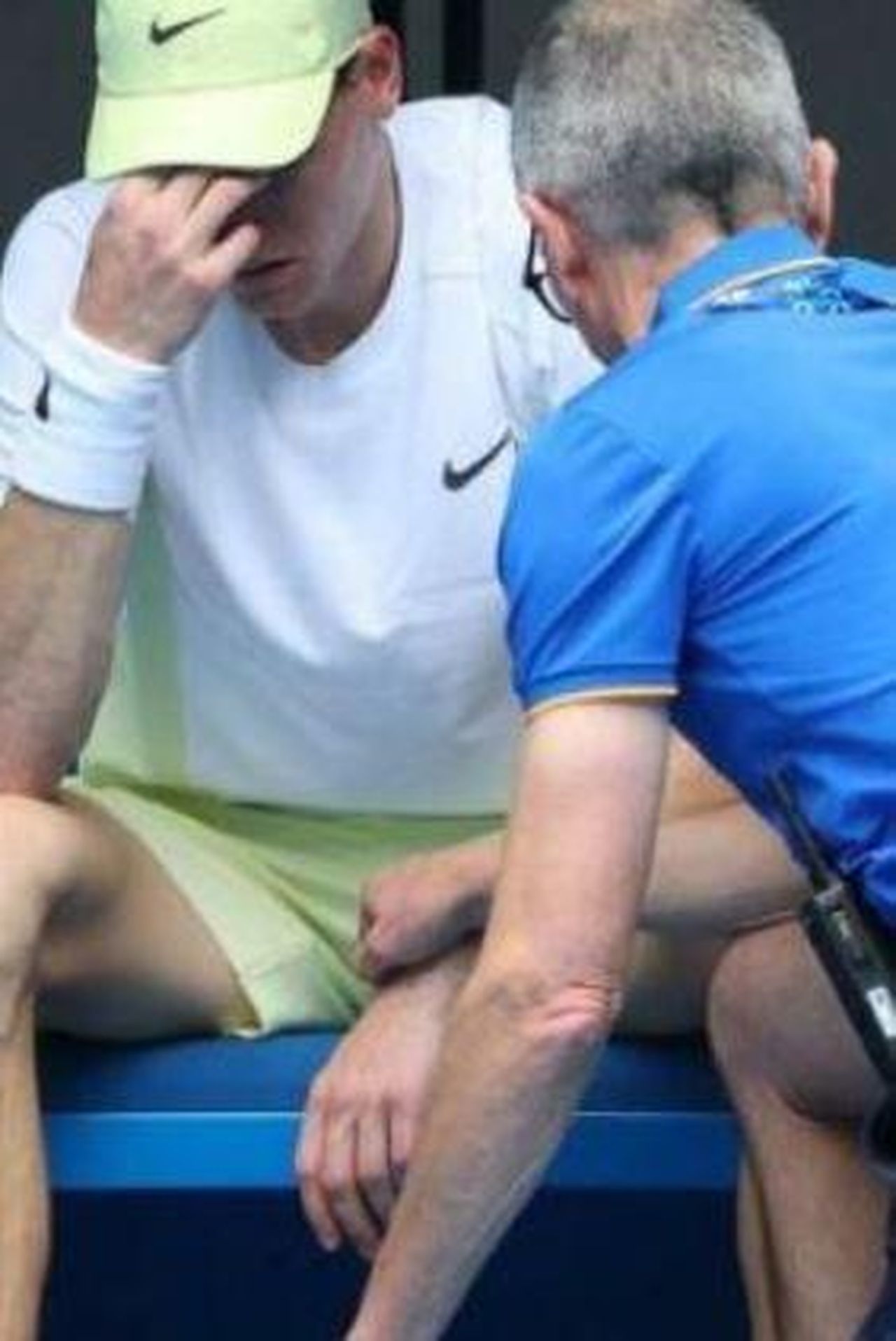 Australian_Open_Sinner_accusa_un_malore_nsFA7aqI5h - Confidenze24 Australian Open, Sinner accusa un malore - Sinner malore in campo agli Australian Open