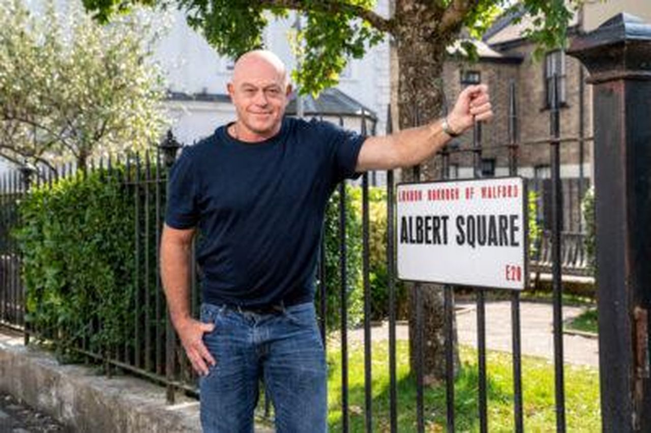 BBC_annuncia_Ross_Kemp_come_presentatore_del_documentario_di_EastEnders_LXaNxa7gOU - Confidenze24 source:entertainmentdaily - BBC annuncia Ross Kemp come presentatore del documentario di EastEnders - Ross Kemp torna a Walford
