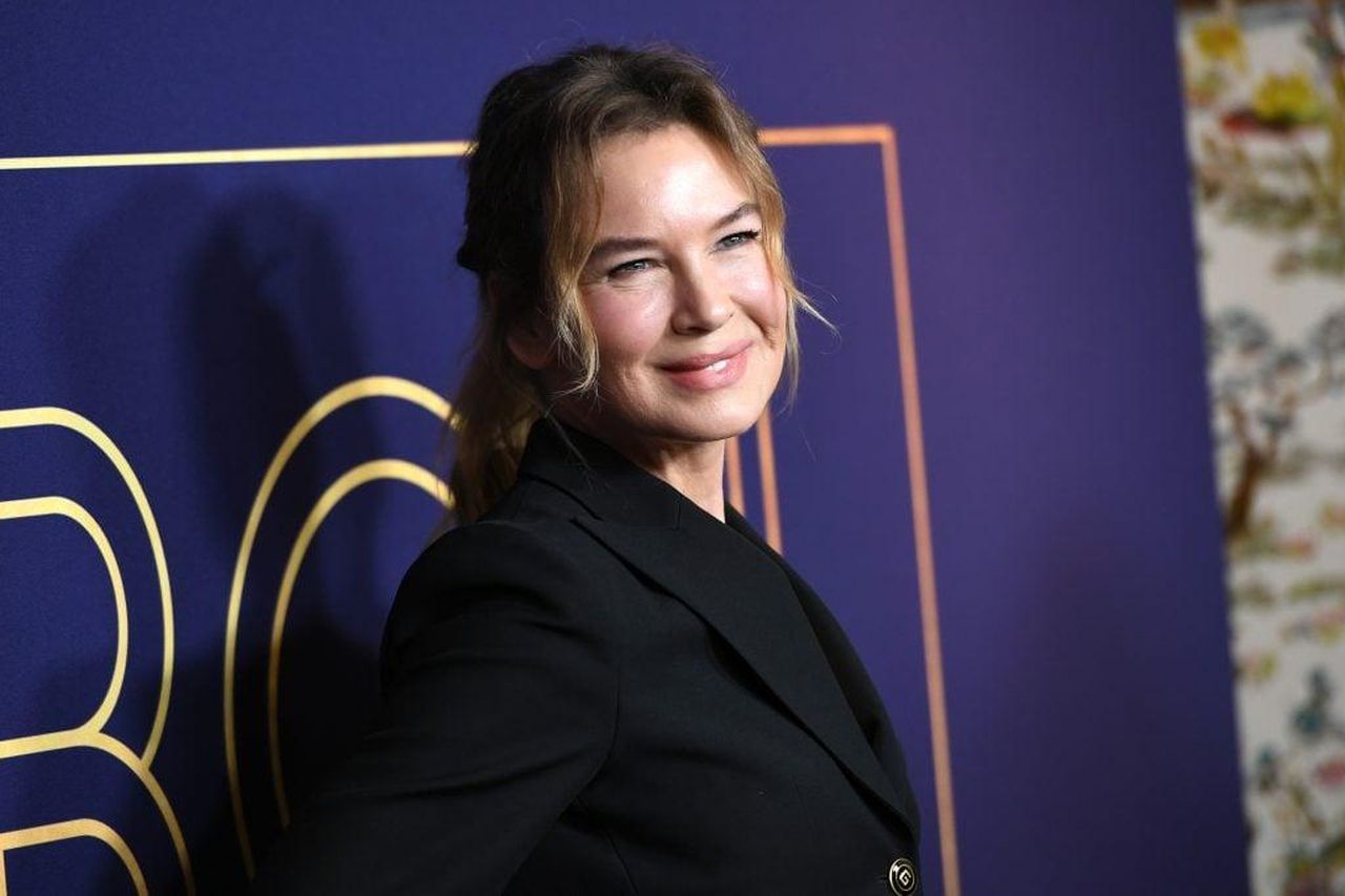 Bel_taglio_di_capelli_Renee_Zellweger_D7MHCEHZly - Confidenze24 source:thehollywoodgossip - Bel taglio di capelli, Renee Zellweger! - Renee Zellweger il 18 maggio 2022.