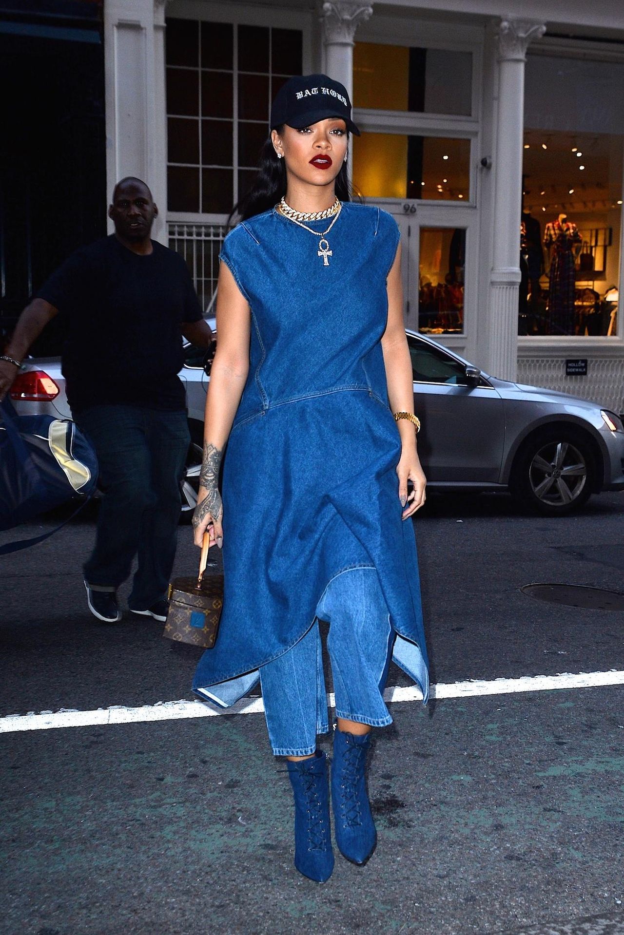Bella_Hadid_a_New_York_hD8Hj0m8ok - Confidenze24 source:usmagazine - Bella Hadid a New York - Stars in all Denim Outfits Tyla Heidi Klum Britney Spears More