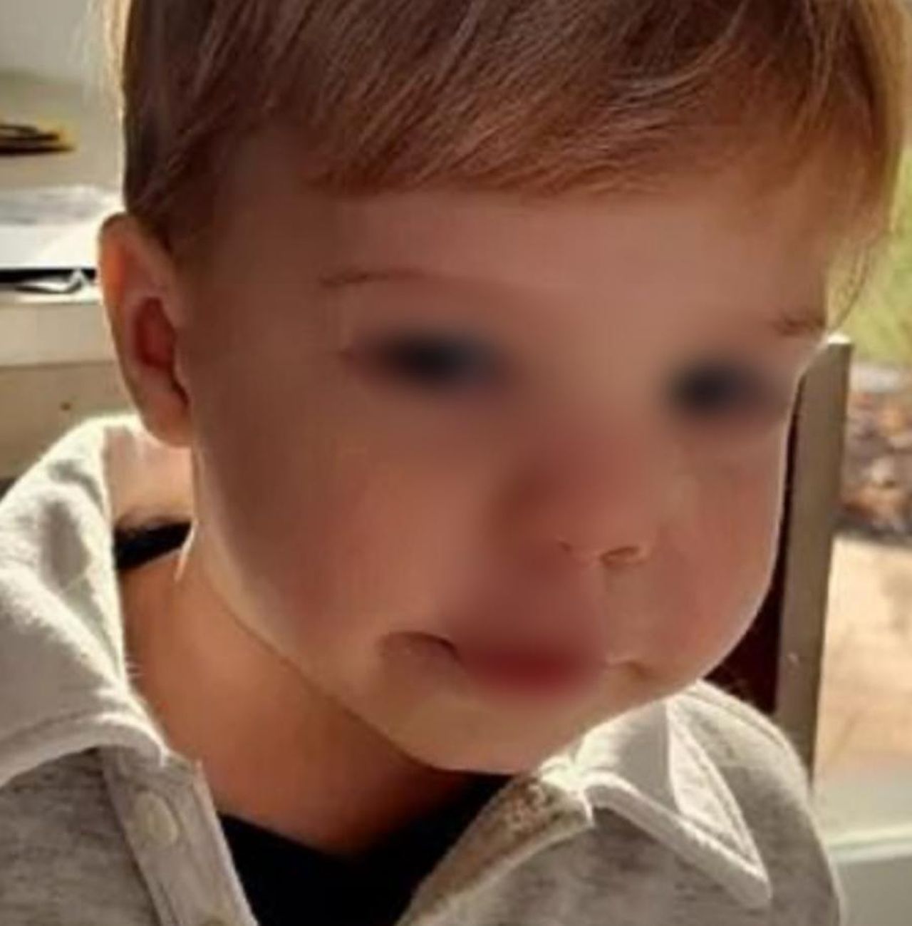 Bimbo_cade_in_uno_stagno_di_ghiaccio_e_muore_la_disperazione_della_madre_mdFp05QoIG - Confidenze24 source:tvzap - Bimbo cade in uno stagno di ghiaccio e muore, la disperazione della madre - Immagine del bambino in North Carolina