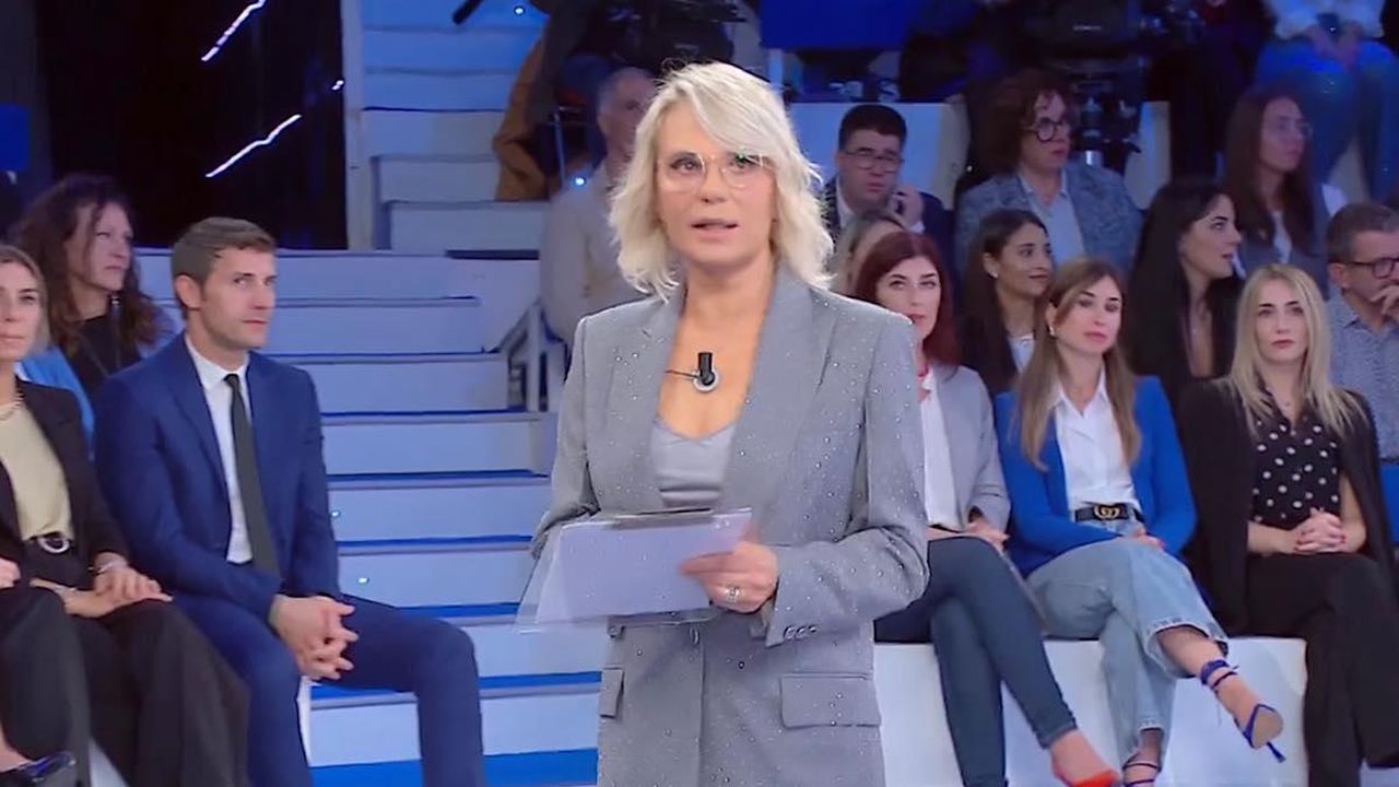Boom_di_ascolti_per_il_people_show_di_Maria_De_Filippi_43TKoRAFBv - Confidenze24 source:lanostratv - Boom di ascolti per il people show di Maria De Filippi - Foto di Maria De Filippi durante il programma