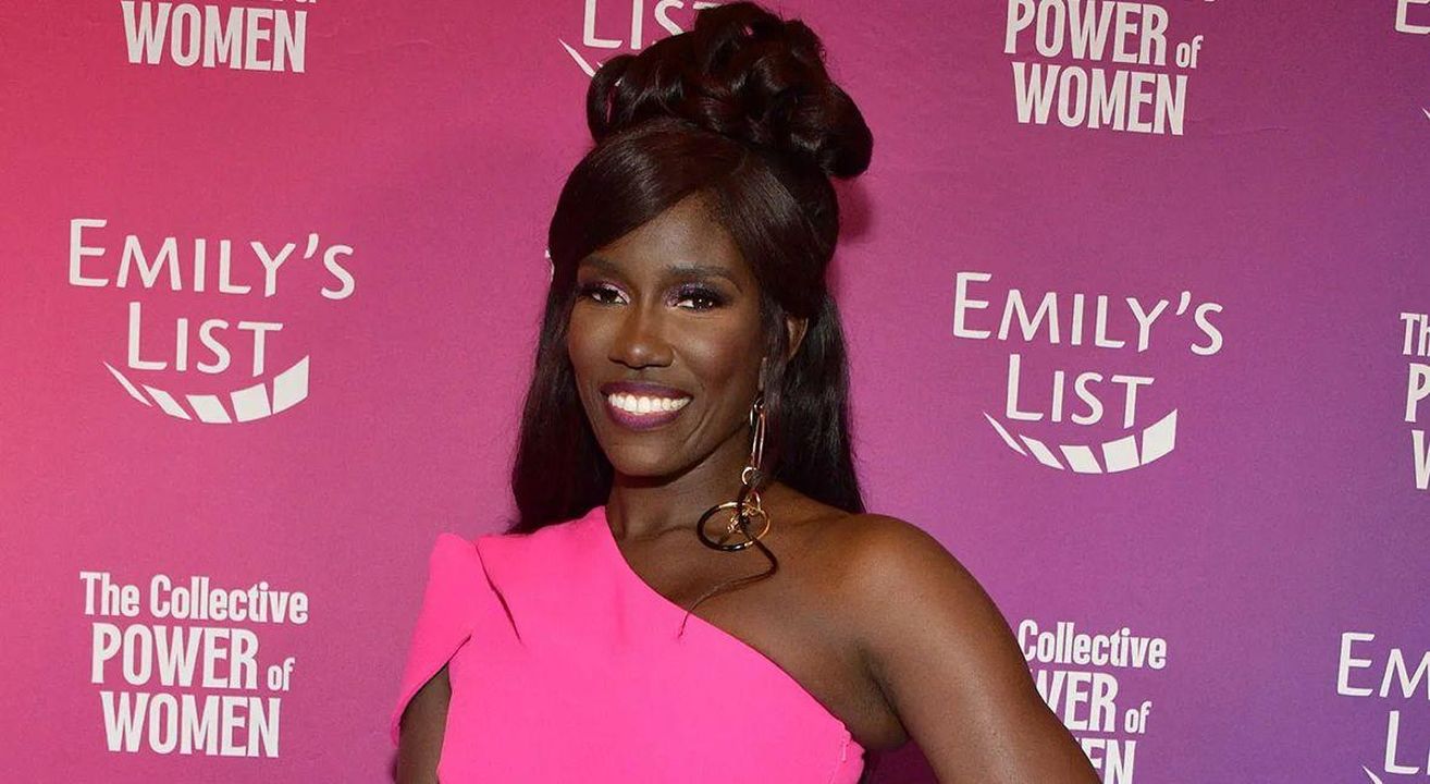 Bozoma_non_ha_paura_di_esprimere_la_sua_opinione_zWdrxEwW7D - Confidenze24 source:allabouthetea - Bozoma non ha paura di esprimere la sua opinione - Bozoma Saint John