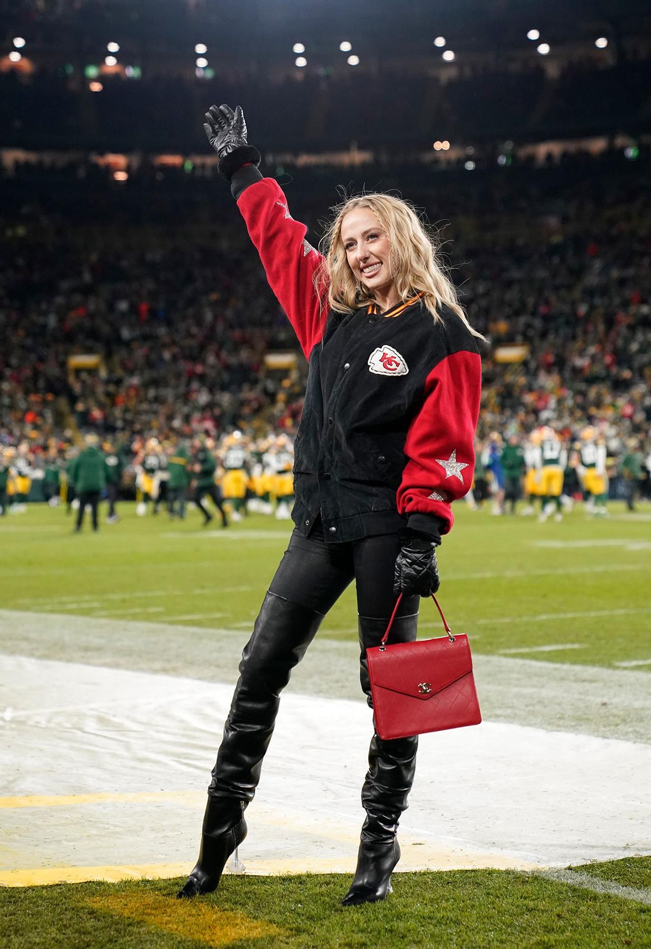 Brittany_Mahomes_e_il_suo_ruolo_di_madre_l9mmHGYdVb - Confidenze24 source:usmagazine - Brittany Mahomes e il suo ruolo di madre - Brittany Mahomes Assiste alla Partita dei Chiefs Dopo la Nascita