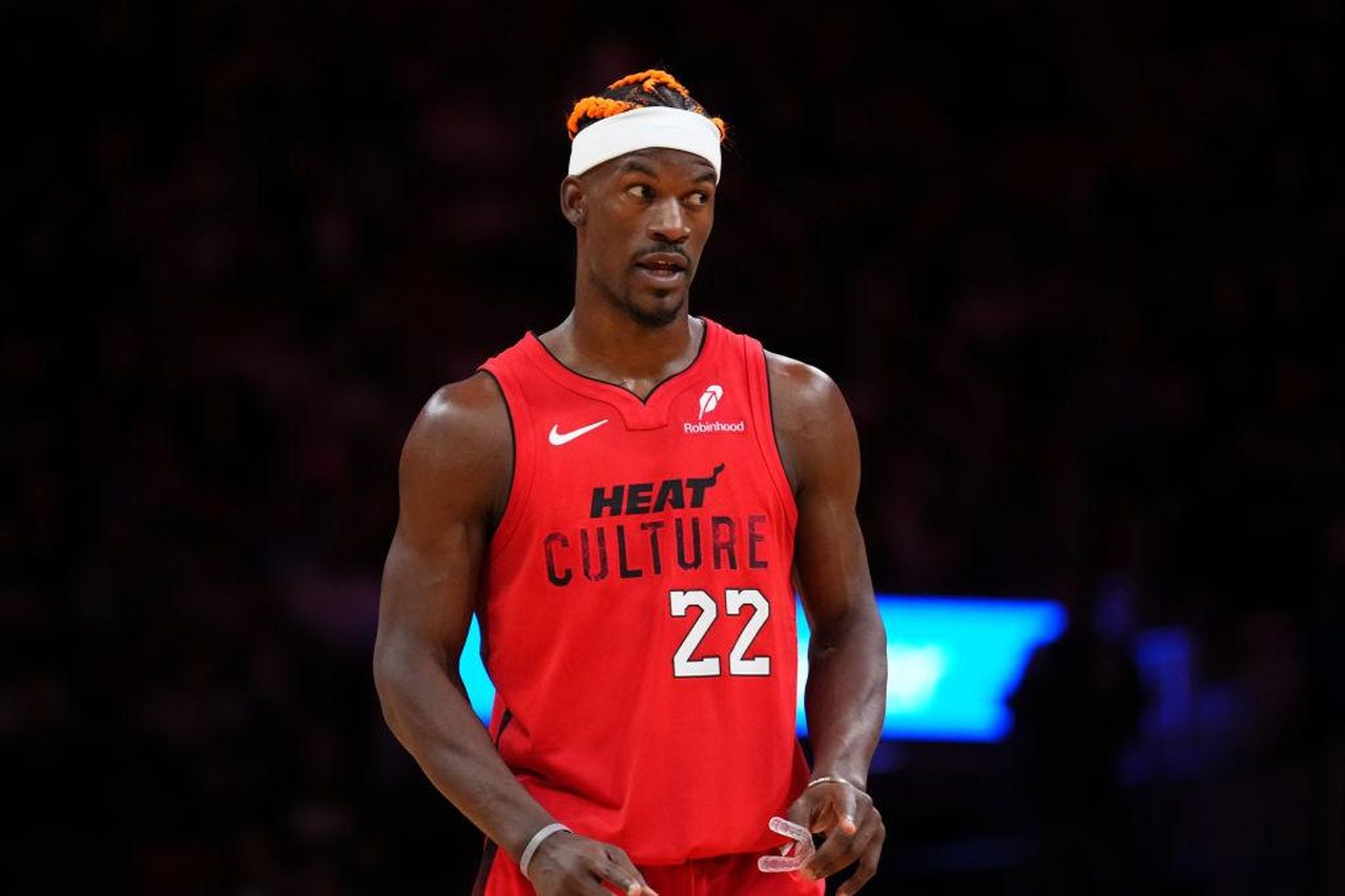 Butler_Sottolinea_che_Nowak_Non_Ha_Bisogno_di_una_Tata_XyOjjY2G2X - Confidenze24 source:bossip - Butler Sottolinea che Nowak Non Ha Bisogno di una Tata - Toronto Raptors contro Miami Heat