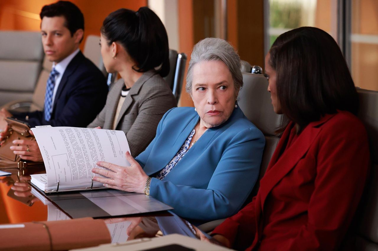 CBS_N9dVZZ6o47 - Confidenze24 source:usmagazine - CBS - Matlock EP Hints How the Season 1 Finale Leaves Every Character With Big Decisions to Make