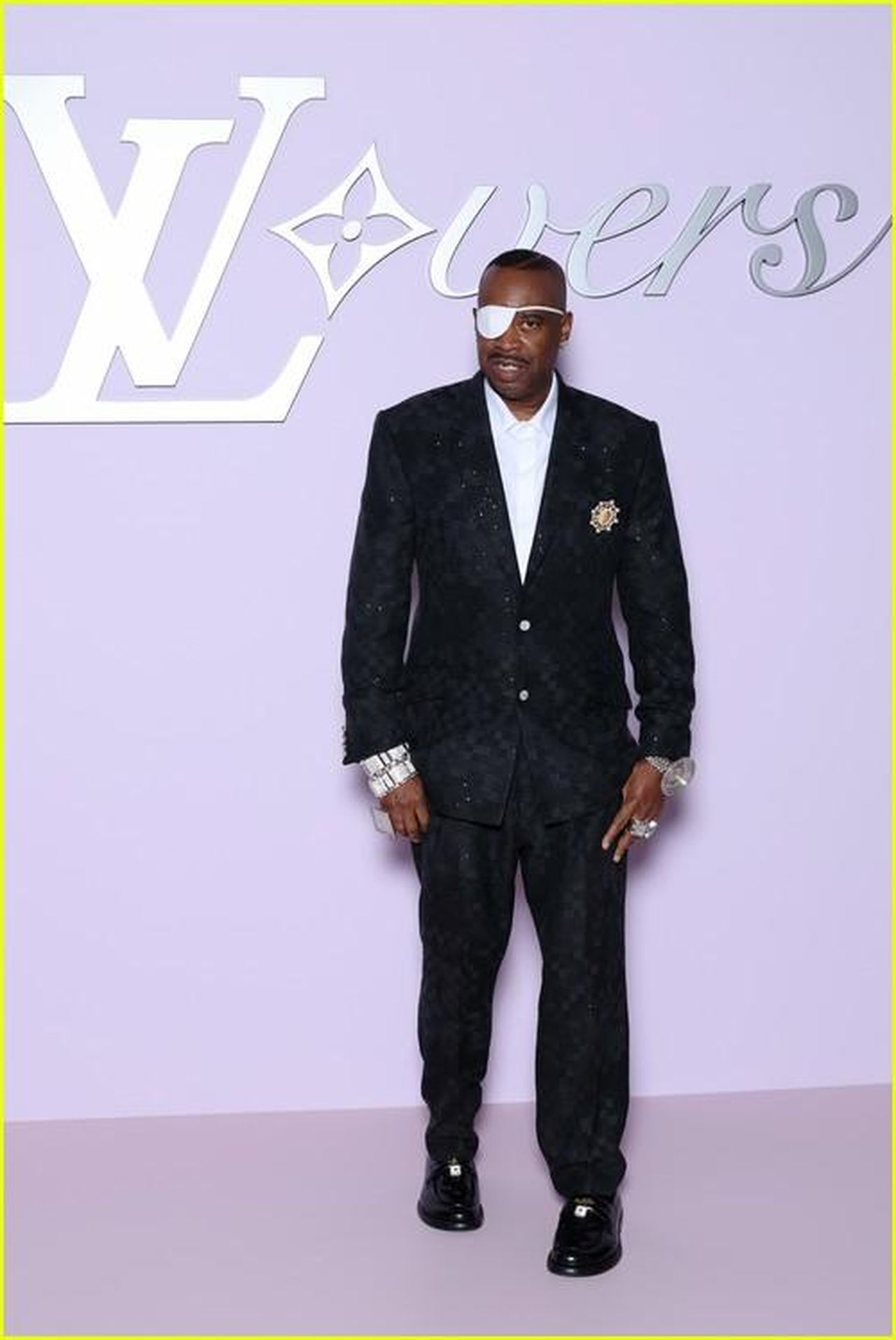 Celebrit_presenti_al_fashion_show_7ZdmQNQDpW - Confidenze24 source:justjared - Celebrità presenti al fashion show - Slick Rick al fashion show di Louis Vuitton