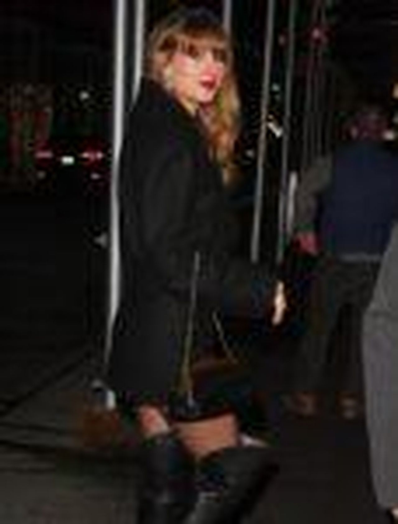Chanel_al_gioco_dei_Chiefs_BUpKOwTjIG - Confidenze24 source:celebitchy - Chanel al gioco dei Chiefs - Taylor Swift al gioco dei Chiefs