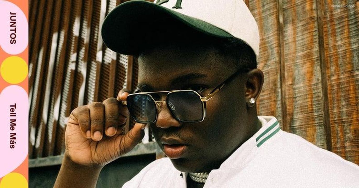 Chi__Moffa_e_il_suo_impatto_nella_musica_Fhs1vyrIT8 - Confidenze24 source:popsugar - Chi è Moffa e il suo impatto nella musica - Moffa durante un'intervista