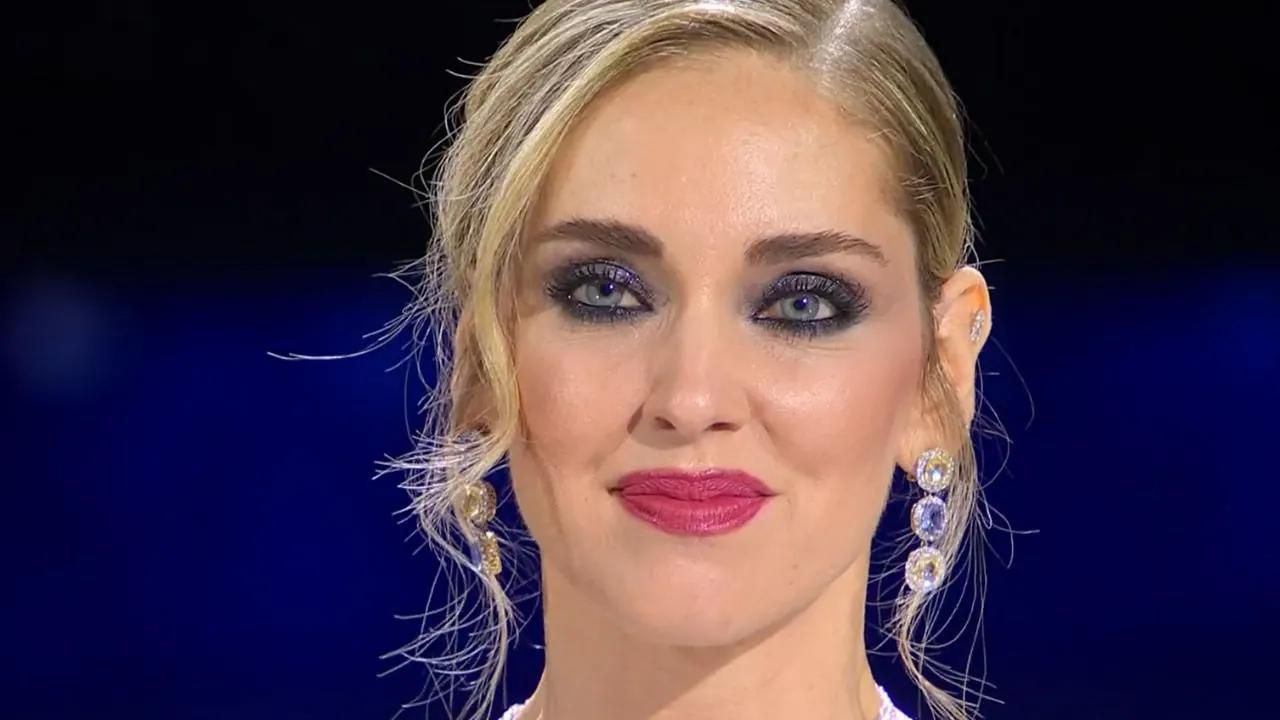 Chiara_Ferragni_sotto_i_riflettori_dalle_voci_di_gravidanza_alle_polemiche_social_FFubekfYMZ - Confidenze24 source:quilink - Chiara Ferragni sotto i riflettori: dalle voci di gravidanza alle polemiche social - Chiara Ferragni chiarisce tutto: “Incinta? Ecco la verità”