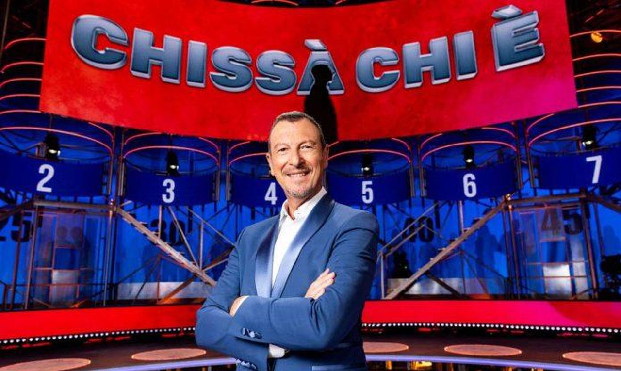 source:superguidatv - Chissà Chi È con Amadeus, quattro puntate speciali: gli ospiti - chissà chi è puntate speciali con amadeus