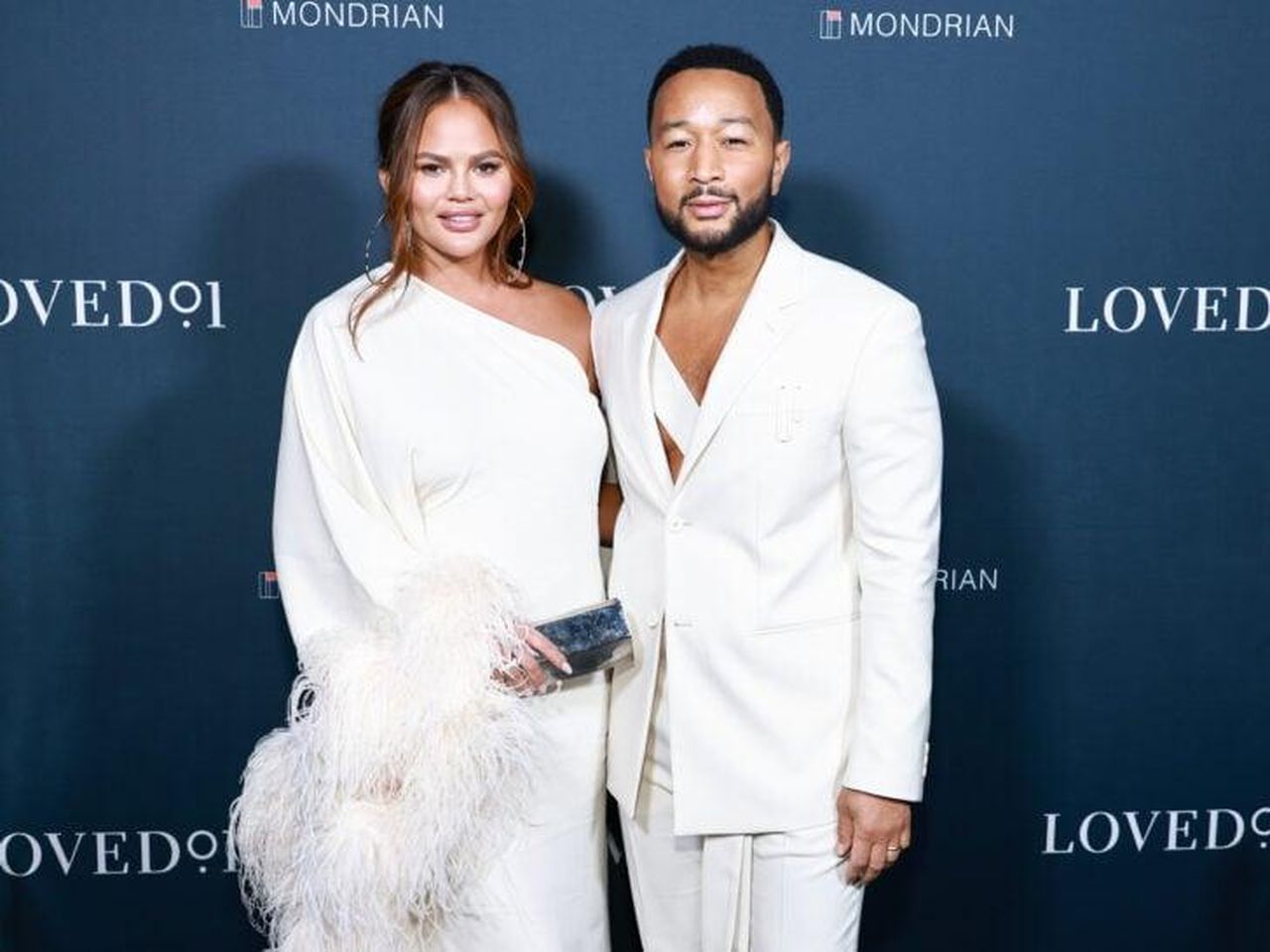 Chrissy_e_John_Opinioni_Diverse_sulla_Famiglia_n64zUax0x7 - Confidenze24 source:thehollywoodgossip - Chrissy e John: Opinioni Diverse sulla Famiglia - Chrissy Teigen incinta? La madre di 4 condivide i piani per il baby #5