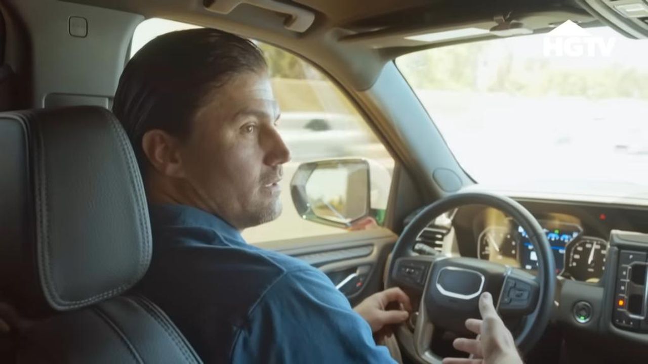 _Christina_Haack_ossessionata_da_Josh_Hall_3V749oybYi - Confidenze24 source:thehollywoodgossip - È Christina Haack 'ossessionata' da Josh Hall? - Josh Hall al volante in The Flip Off.