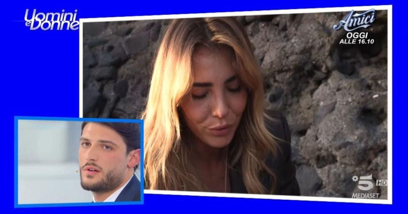 Ciro_e_Martina_beccati_a_baciarsi_per_strada_dopo_la_scelta_finale_Foto_IVAIEEXwZU - Confidenze24 Ciro e Martina beccati a baciarsi per strada dopo la scelta finale (Foto) - Martina e Ciro si scambiano un bacio in pubblico