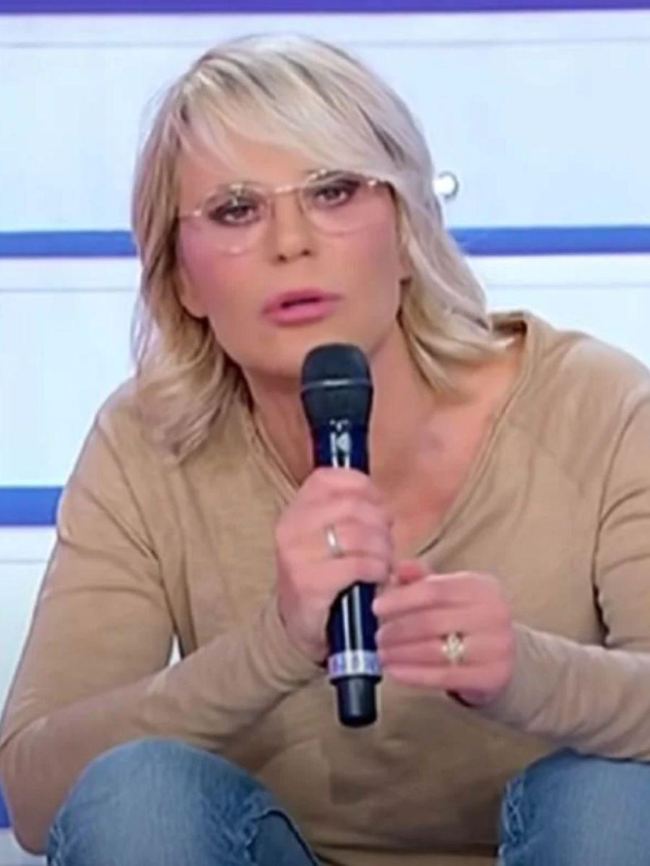 Claudia_e_Diego_un_incontro_difficile_DEGawfLizN - Confidenze24 source:tvzap - Claudia e Diego: un incontro difficile - Maria De Filippi