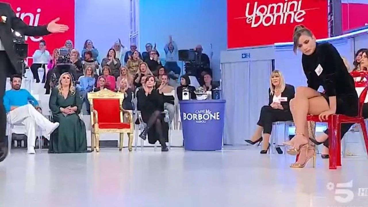 Claudia_e_Diego_un_incontro_difficile_zTyCO6pj6J - Confidenze24 source:tvzap - Claudia e Diego: un incontro difficile - Uomini e Donne