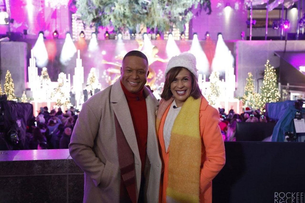 Cocondurre_Today_sar_enorme_per_Craig_Melvin_5yZCfY3Vfy - Confidenze24 source:thehollywoodgossip - Co-condurre 'Today' sarà enorme per Craig Melvin - Hoda Kotb e Craig Melvin il 30 novembre 2022.