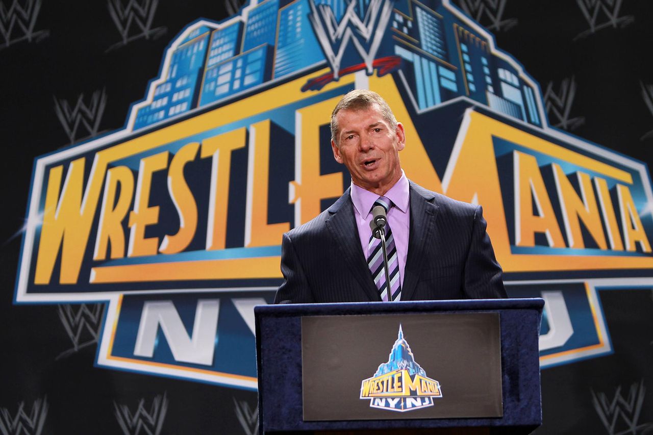 Come_ha_Reagito_Vince_McMahon_W4zeqQgl2G - Confidenze24 source:usmagazine - Come ha Reagito Vince McMahon? - Vince McMahon