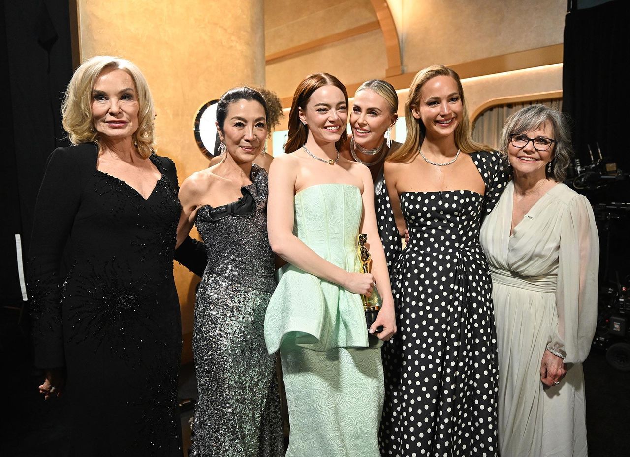 Come_si_differenziano_gli_Oscar_dagli_altri_premi_Blk5Eb1DRp - Confidenze24 source:usmagazine - Come si differenziano gli Oscar dagli altri premi? - Tutto quello che c'è da sapere sui Premi Oscar 2025
