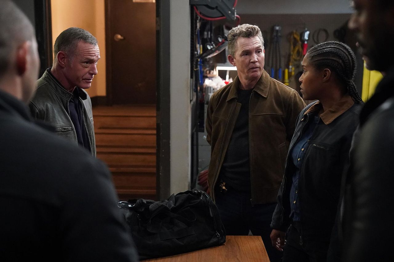 Confronto_tra_Reid_e_Voight_jmQUlnTlrT - Confidenze24 source:usmagazine - Confronto tra Reid e Voight - Chief Reid Goes Toe to Toe With Voight