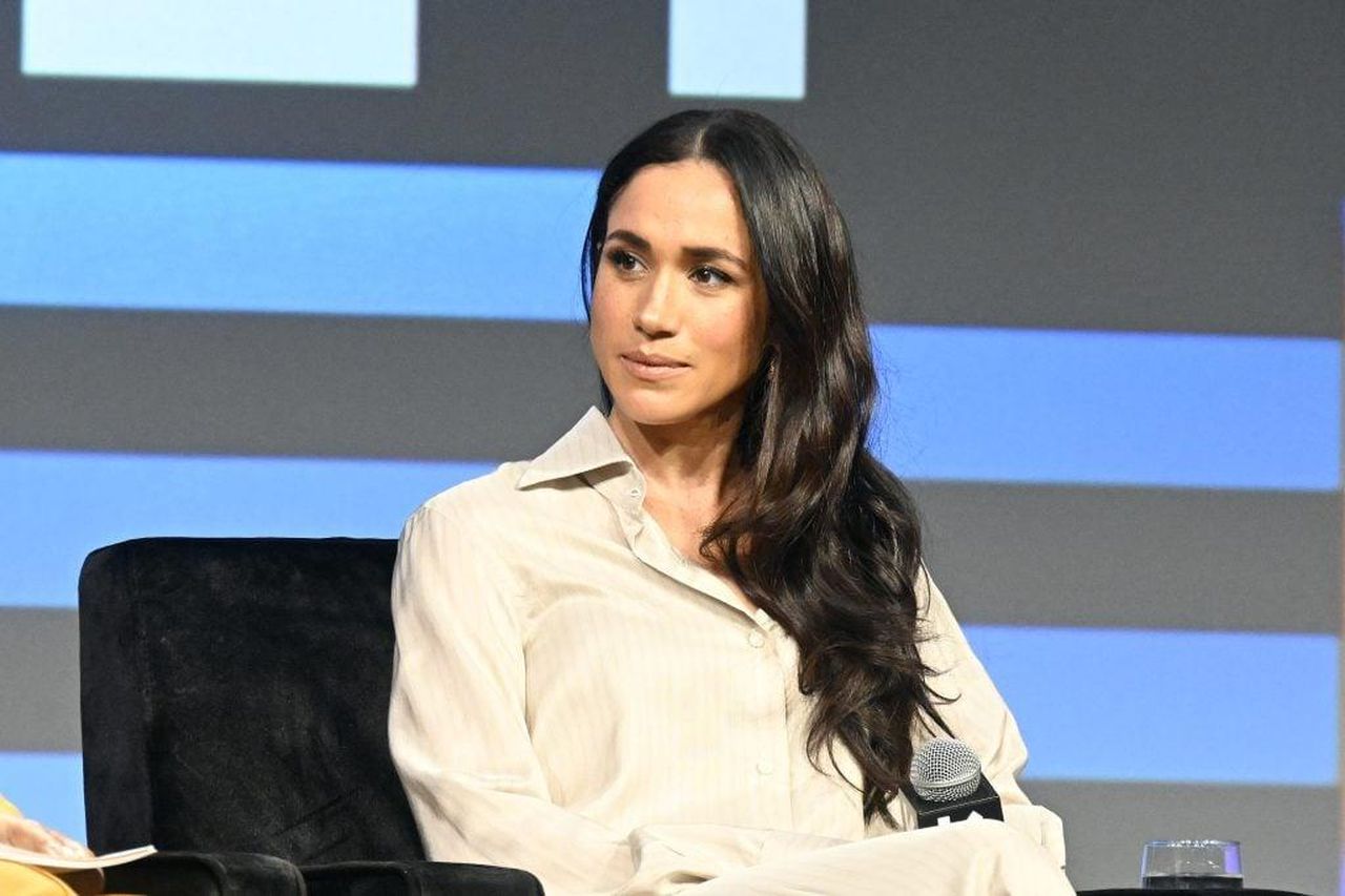 Controllo_Su_Meghan_YAfZl0Xwx6 - Confidenze24 source:thehollywoodgossip - Controllo Su Meghan - Meghan, Duchessa di Sussex parla durante un panel al SXSW Conference.