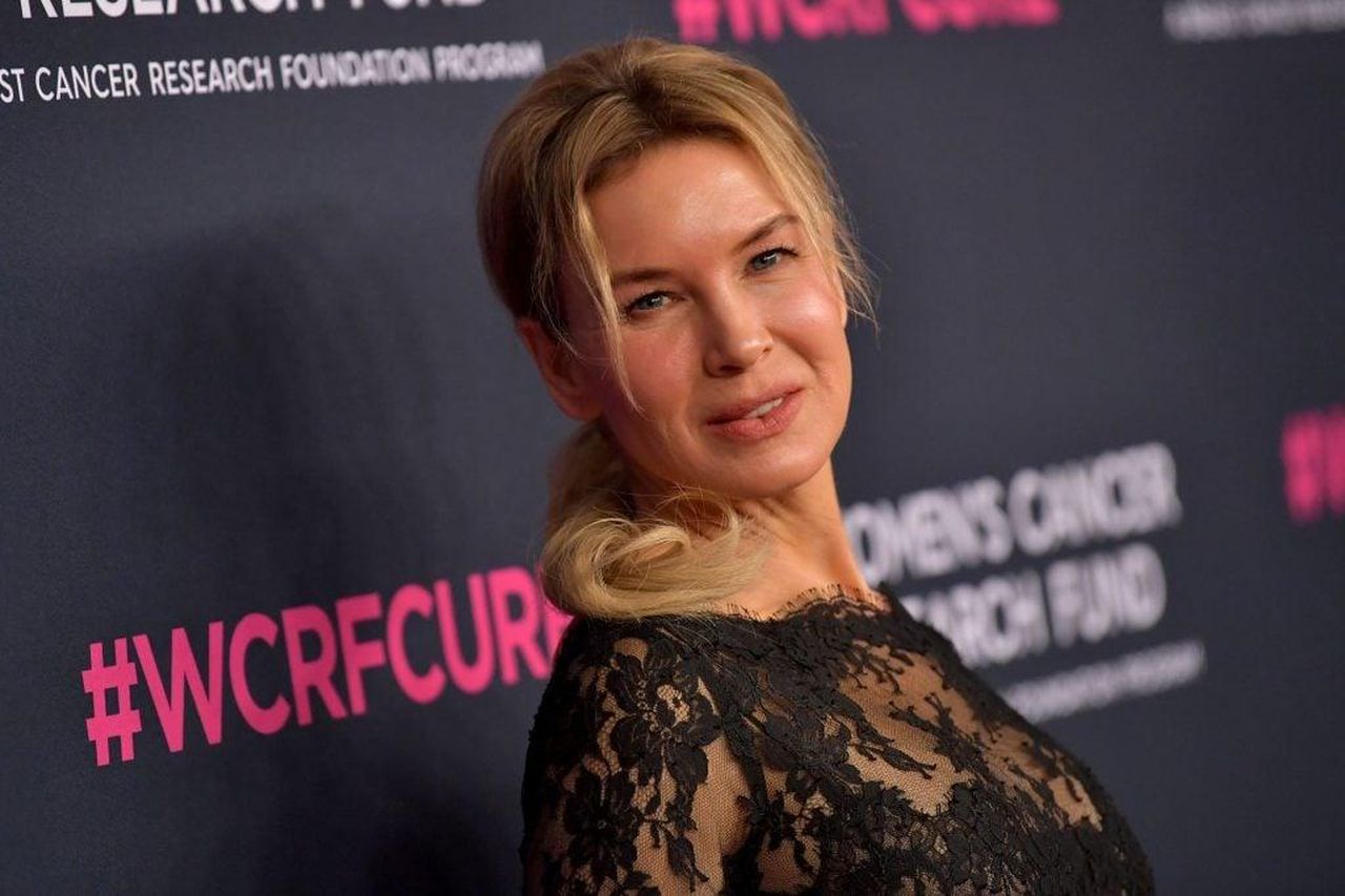 Cosa_cera_dietro_quella_pausa_di_6_anni_2ToklilBib - Confidenze24 source:thehollywoodgossip - Cosa c'era dietro quella pausa di 6 anni? - Renee Zellweger il 27 febbraio 2020.