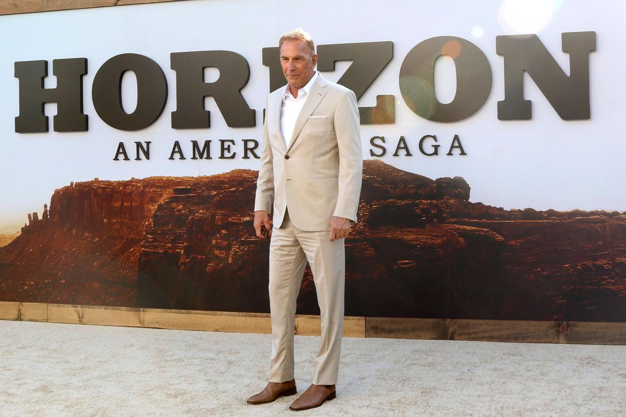 Costner_non_cerca_una_relazione_seria_leMyUstJHs - Confidenze24 source:sheknows - Costner non cerca una relazione seria - Kevin Costner al premiere di HORIZON: AN AMERICAN SAGA CHAPTER 1