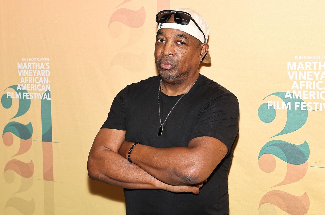 Critica_di_Chuck_D_agli_incendi_di_Los_Angeles_EZ92OHMjqq - Confidenze24 source:billboard - Critica di Chuck D agli incendi di Los Angeles - Chuck D partecipa al 21° Festival del Cinema Africano Americano di Martha's Vineyard