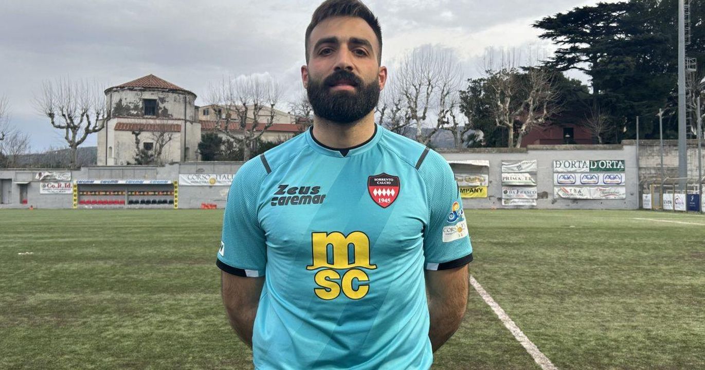Crotone_si_cerca_un_portiere_HFvEL7Yvbc - Confidenze24 source:Blasting News - Crotone, si cerca un portiere - Mirko Albertazzi, portiere del Sorrento