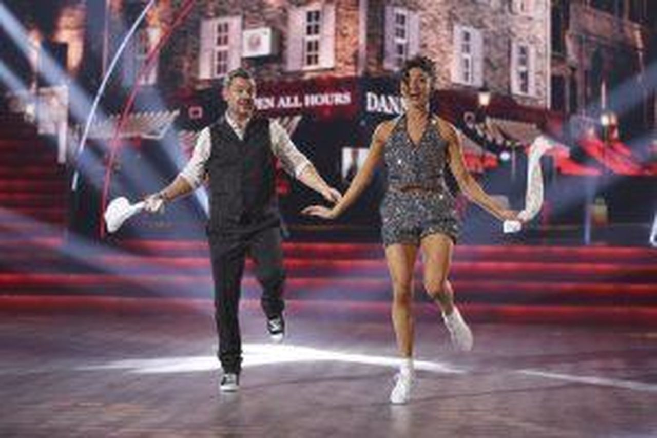 source:vipmagazine - Danny O’Carroll e Salome Chachua - Danny O’Carroll di Mrs Brown’s Boys con il suo partner di danza Salome Chachua durante Dancing with the Stars.