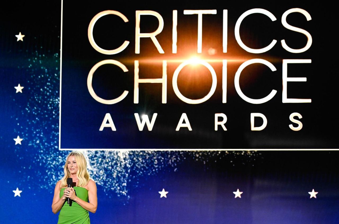 Data_e_dettagli_della_cerimonia_eJqFuScX0x - Confidenze24 source:billboard - Data e dettagli della cerimonia - Chelsea Handler parla sul palco dei Critics Choice Awards 2024