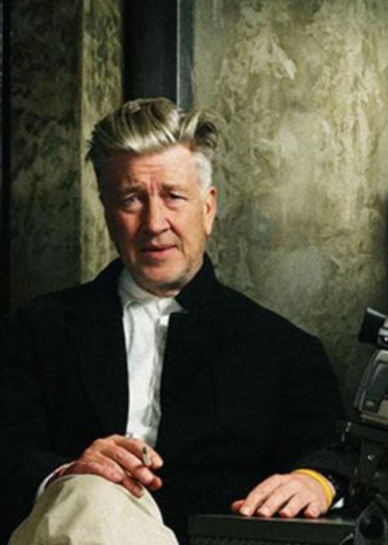David_Lynch_morto_a_78_anni_il_regista_visionario_fNvVE6I4J6 - Confidenze24 source:tvzap - David Lynch, morto a 78 anni il regista visionario - Addio al regista di Twin Peaks
