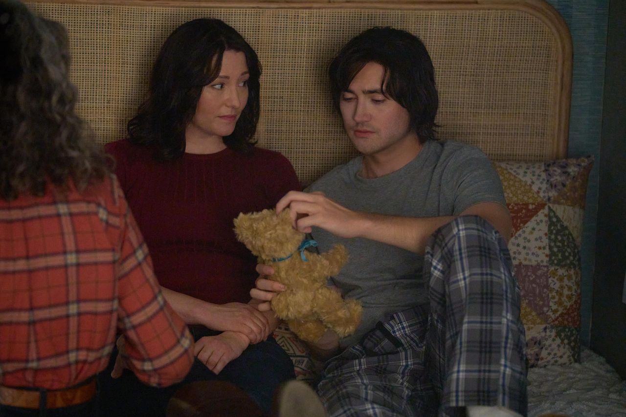 Del_e_Sam_una_relazione_complicata_vwupoMsLII - Confidenze24 source:sheknows - Del e Sam: una relazione complicata - Chyler Leigh, Spencer Macpherson in The Way Home.