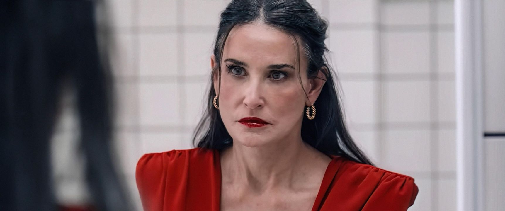 Demi_Moore_e_The_Substance_4eBxf0gmwb - Confidenze24 source:sheknows - Demi Moore e 'The Substance' - THE SUBSTANCE, Demi Moore, 2024. © MUBI / Courtesy Everett Collection