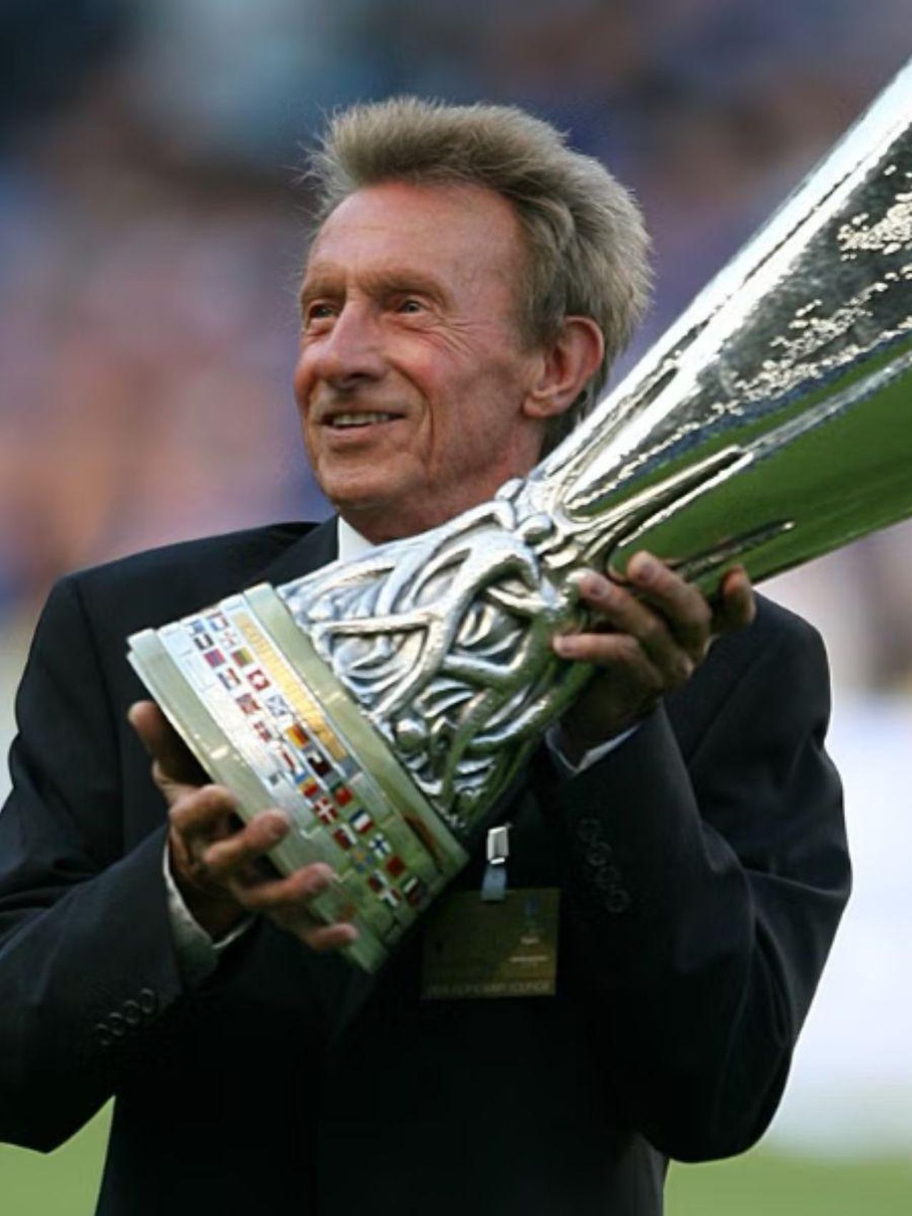 Denis_Law__morto_addio_alla_leggenda_ed_ex_pallone_doro_ARJMmGFLDe - Confidenze24 source:tvzap - Denis Law è morto, addio alla leggenda ed ex pallone d’oro - Denis Law è morto, addio alla leggenda ed ex pallone d'oro