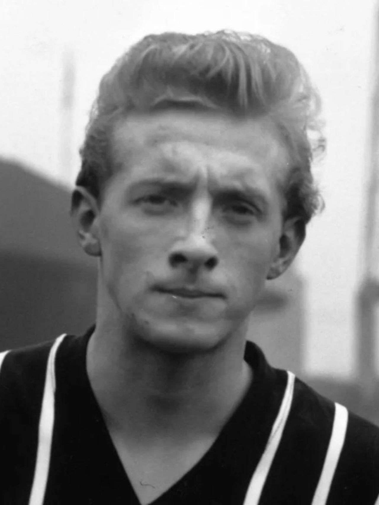 Denis_Law__morto_addio_alla_leggenda_ed_ex_pallone_doro_c54XS10oJM - Confidenze24 source:tvzap - Denis Law è morto, addio alla leggenda ed ex pallone d’oro -