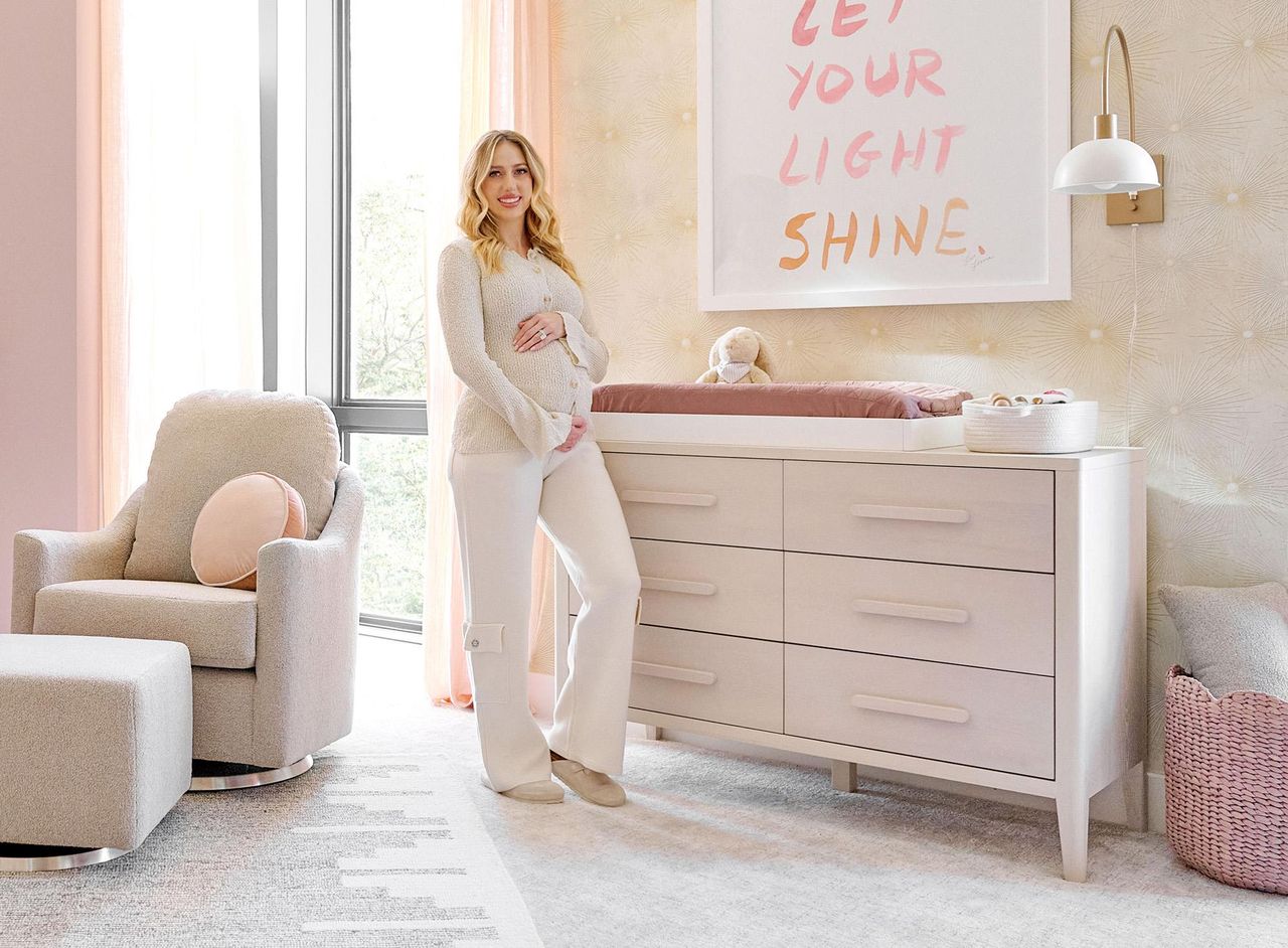 Dettagli_della_Nursery_1DMfkhcskj - Confidenze24 source:usmagazine - Dettagli della Nursery - Interno della nursery di Patrick e Brittany Mahomes per la piccola Golden