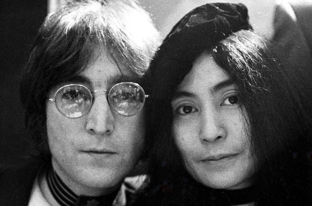 Dettagli_sul_documentario_DbJKtOxD3V - Confidenze24 source:billboard - Dettagli sul documentario - John Lennon e Yoko Ono.