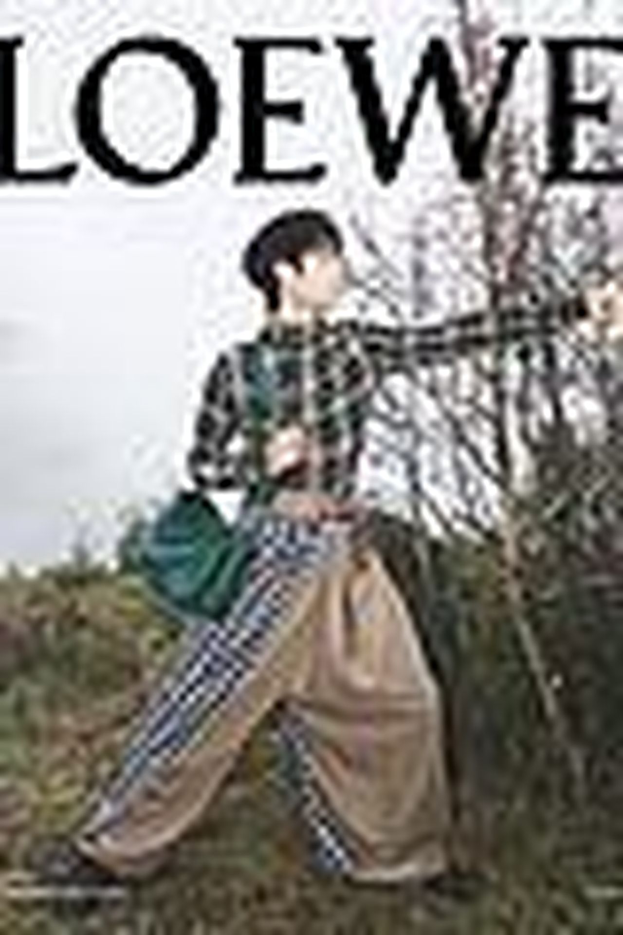 source:justjared - Dettagli sulla campagna di Loewe - taylor russell drew starkey loewe campaign 08