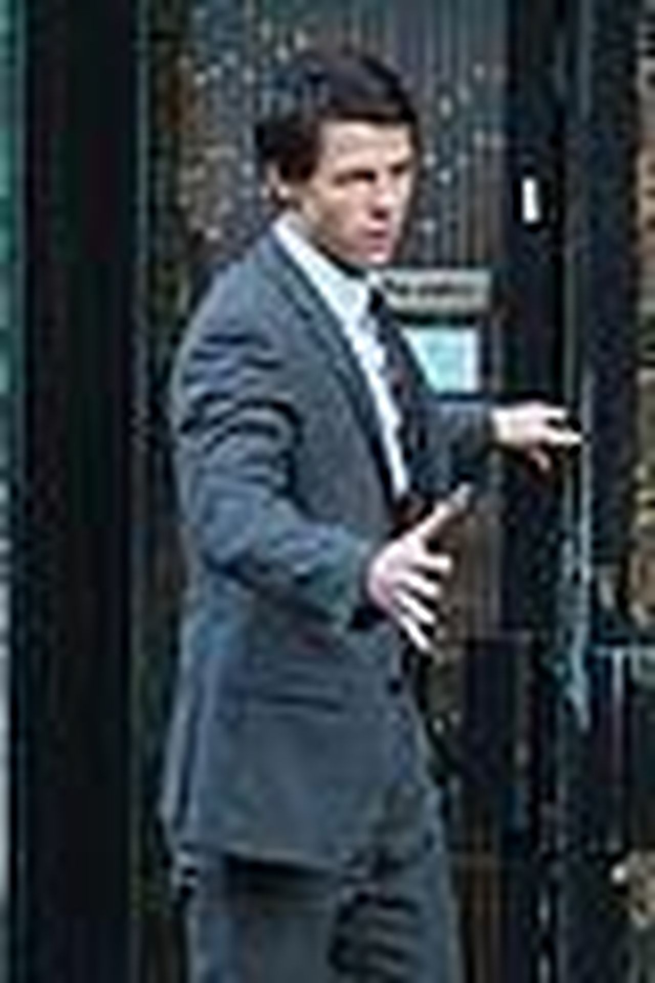 source:justjared - Dettagli sulla serie TV 'The Rainmaker' - milo callaghan the rainmaker set photos 12